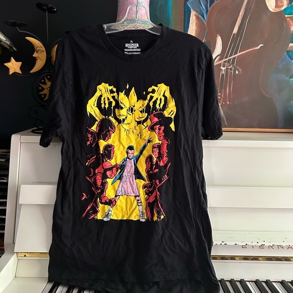 Stranger Things Black Graphic T-Shirt with Yellow and Red Design XL - Picture 1 of 13